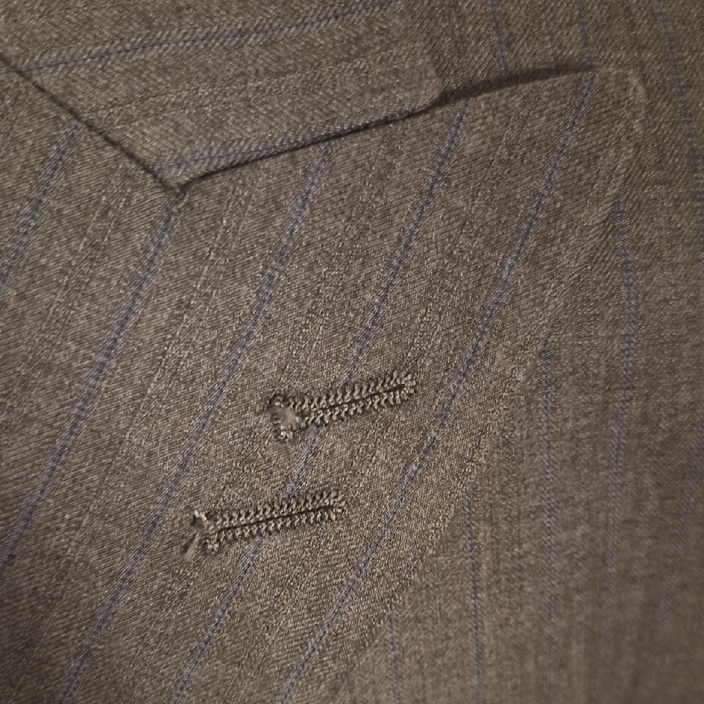 Elegant 3 Piece Double-Breasted Suit - Picture 3 of 11